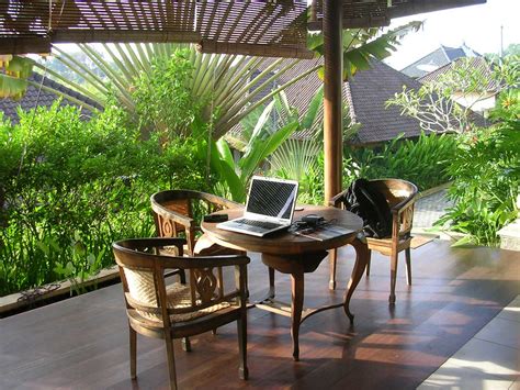 2012 outdoor living trends can easily update your patio or deck - Gardening Online Magazine