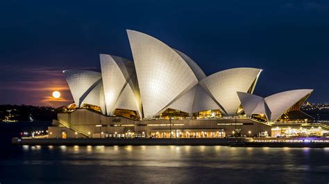 This is one of my favourite pics I've taken. Moonrise over the Sydney ...