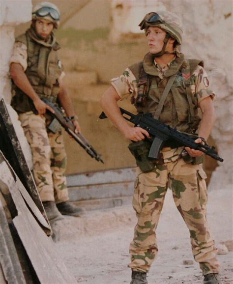 Parà della Folgore in Somalia. | Military photography, Italian army ...