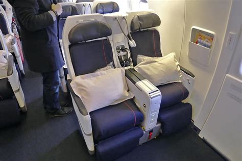 Review: Air France (777-300ER) Premium Economy From N to Paris