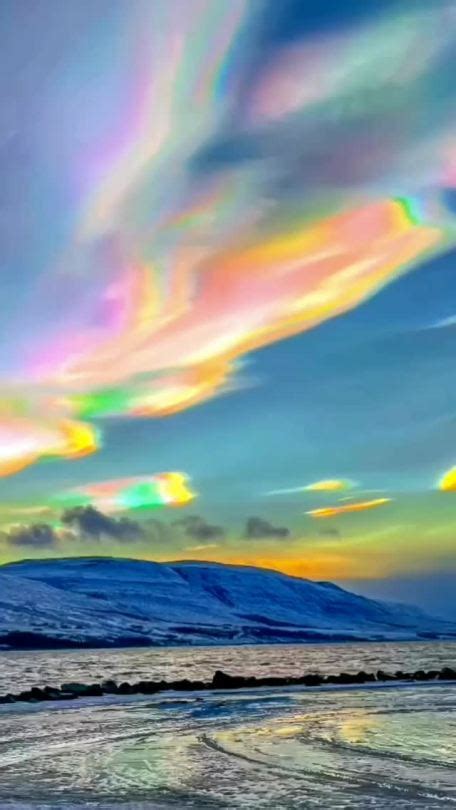 Nature on Tumblr: Polar stratospheric clouds above Iceland