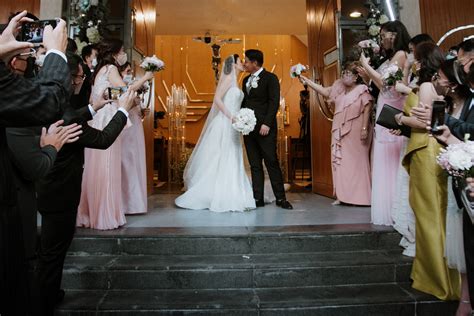 A Conrad Manila Hotel Intimate Wedding | Joy and Ian - Modern Destination Wedding Photographer ...