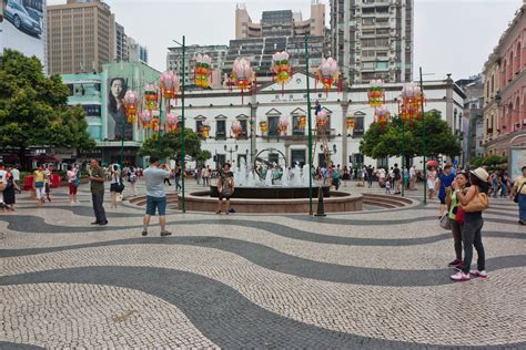 Senado Square Fountain | T.J. Morton | Flickr