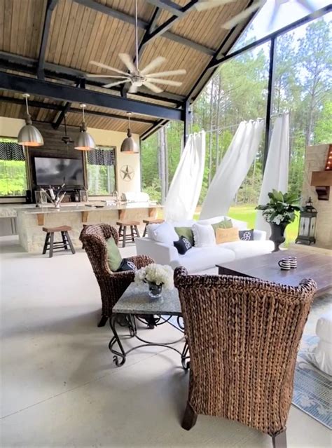 Covered Porches – The Barndominium Company