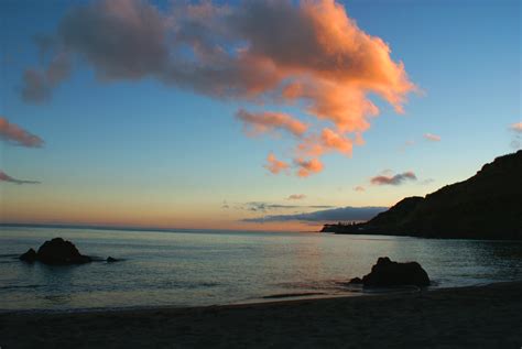 File:Praia dos Trinta Reis ao cair da noite, Vila Franca do Campo, ilha de São Miguel, Açores ...