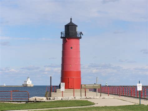 Milwaukee Pierhead Lighthouse, Milwaukee, WI | Lighthouse photos ...