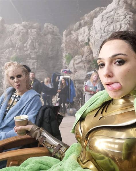 Kristen Wiig and Gal Gadot behind the scenes of Wonder Woman 1984 : r/Moviesinthemaking