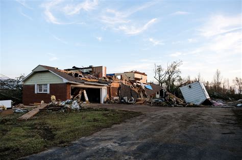 After Oklahoma tornado, church shelter becomes base of Red Cross ...