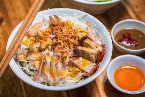 Hẻm Gems: The 'Stink' of Bún Mắm Nêm Is My Childhood Aroma - Saigoneer