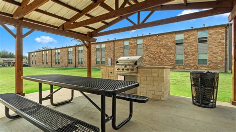 Photos - The Cleburne Plaza Apartments