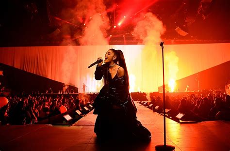 Ariana Grande 'Dangerous Woman Tour': Photos + Set List