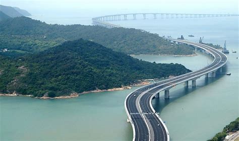 World's longest bridge opens in China