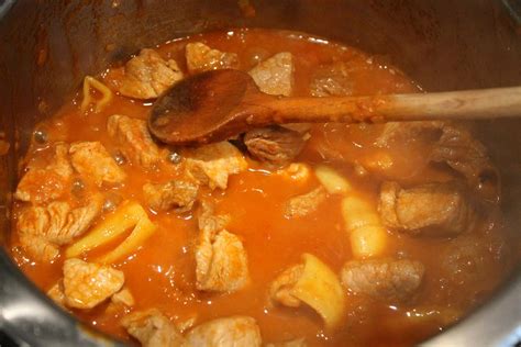 Porkolt (Pörkölt), Hungarian Pork Stew - Spicy Goulash