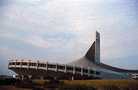 1964 Tokyo Olympics Stadium by Kenzo Tange | Kenzo tange, Japan architecture, Brutalist architecture