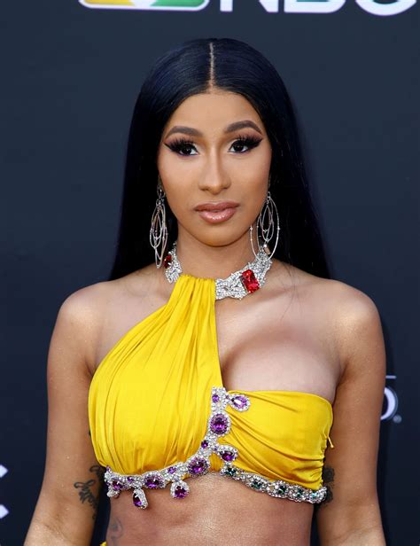 Cardi B faz história como primeira rapper mulher com música com ...