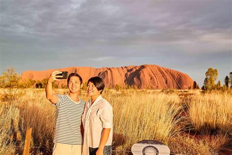 Japanese Guided Uluru Sunrise Climb and Walk 2024