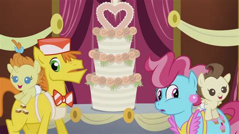 Image - The Cakes arrive at the wedding S5E9.png | My Little Pony Friendship is Magic Wiki ...