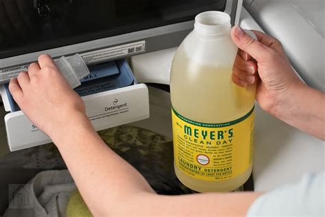 Mrs. Meyer’s Clean Day Laundry Detergent Review: Fresh and Clean