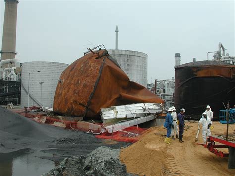 Motiva Enterprises Sulfuric Acid Tank Explosion | CSB