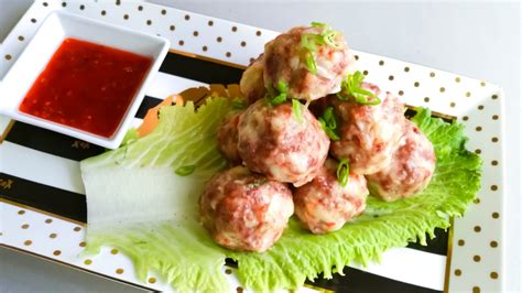 How to make pork and shrimp meatballs {VIDEO} - Sweet Savant