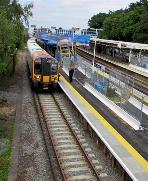 Platform 1, Brockenhurst railway station © Jaggery cc-by-sa/2.0 ...