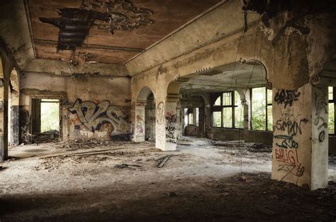 «dilapidated» HD wallpapers