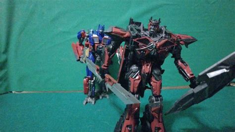 transformers optimus prime vs sentinel prime v3 - YouTube