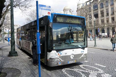 Porto Bus 400 - Portugal Visitor Guide