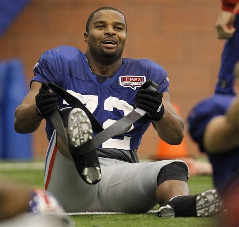 Osi Umenyiora says Giants trying to make him look like 'greedy pig ...