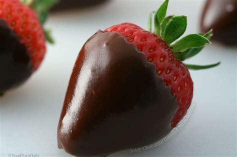 Another Domestic Diva: Simmering Sunday - The Perfect Chocolate Covered Strawberries