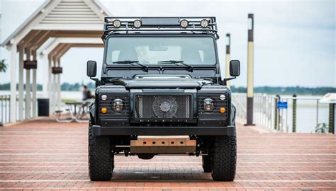 This Blacked-Out Custom Defender Is 4x4 Nirvana - Airows