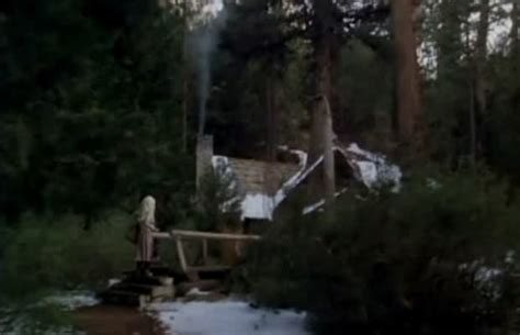 10. A SMOKY MOUNTAIN CHRISTMAS (1986) - The 15 Coolest Cabins In Movies | Complex