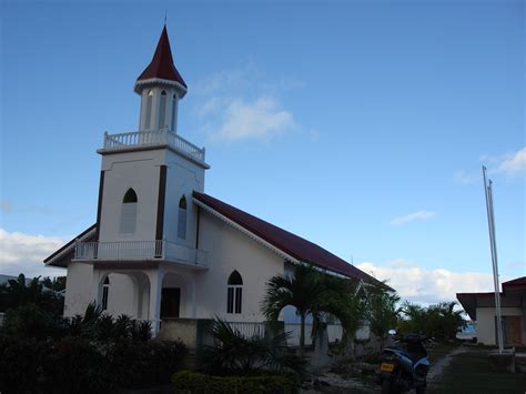 File:Maohi Protestant Church on Anau, Bora Bora.jpg - Wikimedia Commons