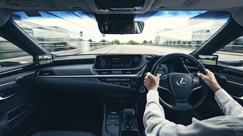 Digital Side-view Monitors: a clear vision for safety - Lexus UK Magazine