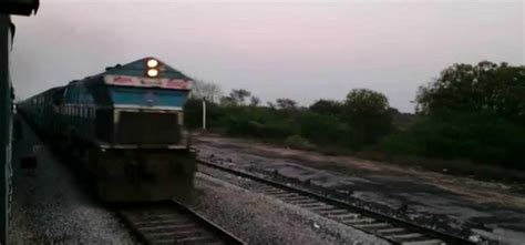 Sparks delay Janmabhoomi train by 20 mts