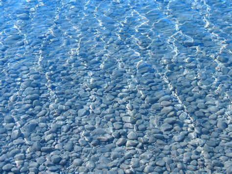 Fichier:Stones-in-water.jpg — Wikipedia