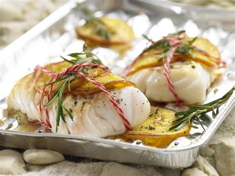 Grilled Cod Fillets Recipe | EatSmarter