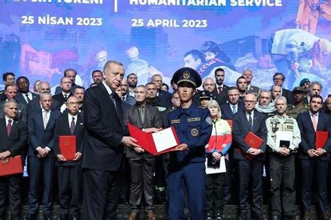 Recep Tayyip Erdogan awards employees of Emergencies Ministry of ...