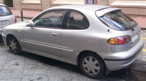 File:2001 Daewoo Lanos.jpg - Wikimedia Commons