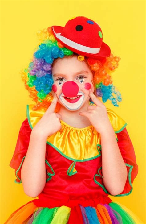 How To Do Clown Makeup For Halloween | Clown makeup, Easy clown makeup, Cute clown makeup