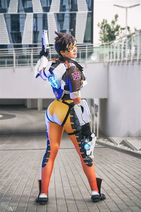 Tracer by Yarpenna : r/cosplaygirls