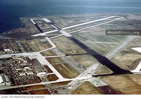 PHOTOS: Vancouver International Airport (1960-2000) - A Visual History of the World's Great Airports