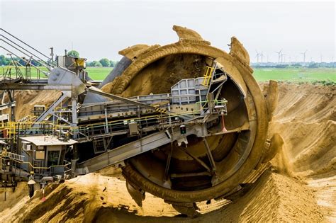 What is Bucket Wheel Excavator ? And How It Works ? | Electronic And Mechanic