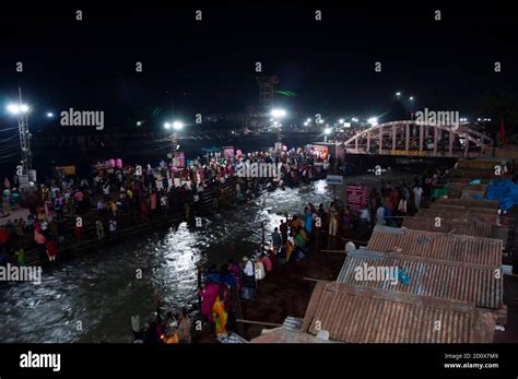 view of har ki pauri ghat haridwar at night Stock Photo - Alamy