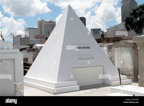 Nicolas Cage Pyramid Crypt In New Orleans Stock Photo, Royalty Free Image: 31335702 - Alamy