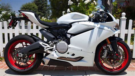 RideApart Review: 2016 Ducati 959 Panigale