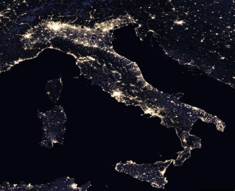 Italy - night lights (2016) • Map • PopulationData.net