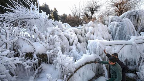 Intense winter begins in Jammu & Kashmir with sub-zero temperatures ...