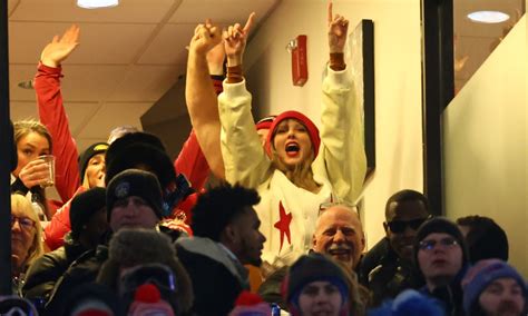 Taylor Swift meme of checking her phone at Chiefs game is on social media