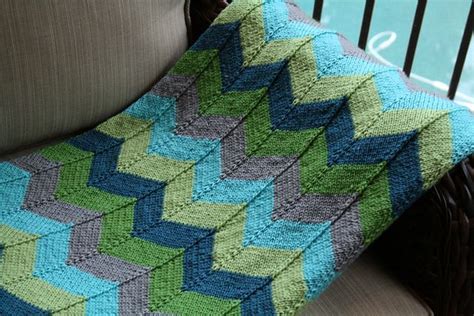 Chevrons are everywhere and here’s a pattern for a sportweight yarn version of your favorite ...